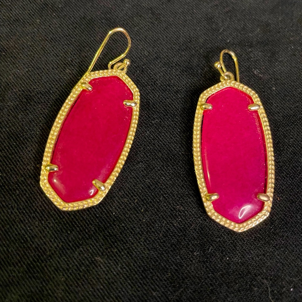 Kendra Scott Elle drop earrings in maroon jade.